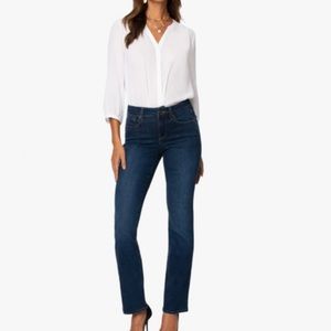 - NYDJ straight leg stretchy blue jeans NEW without Tag  size 12